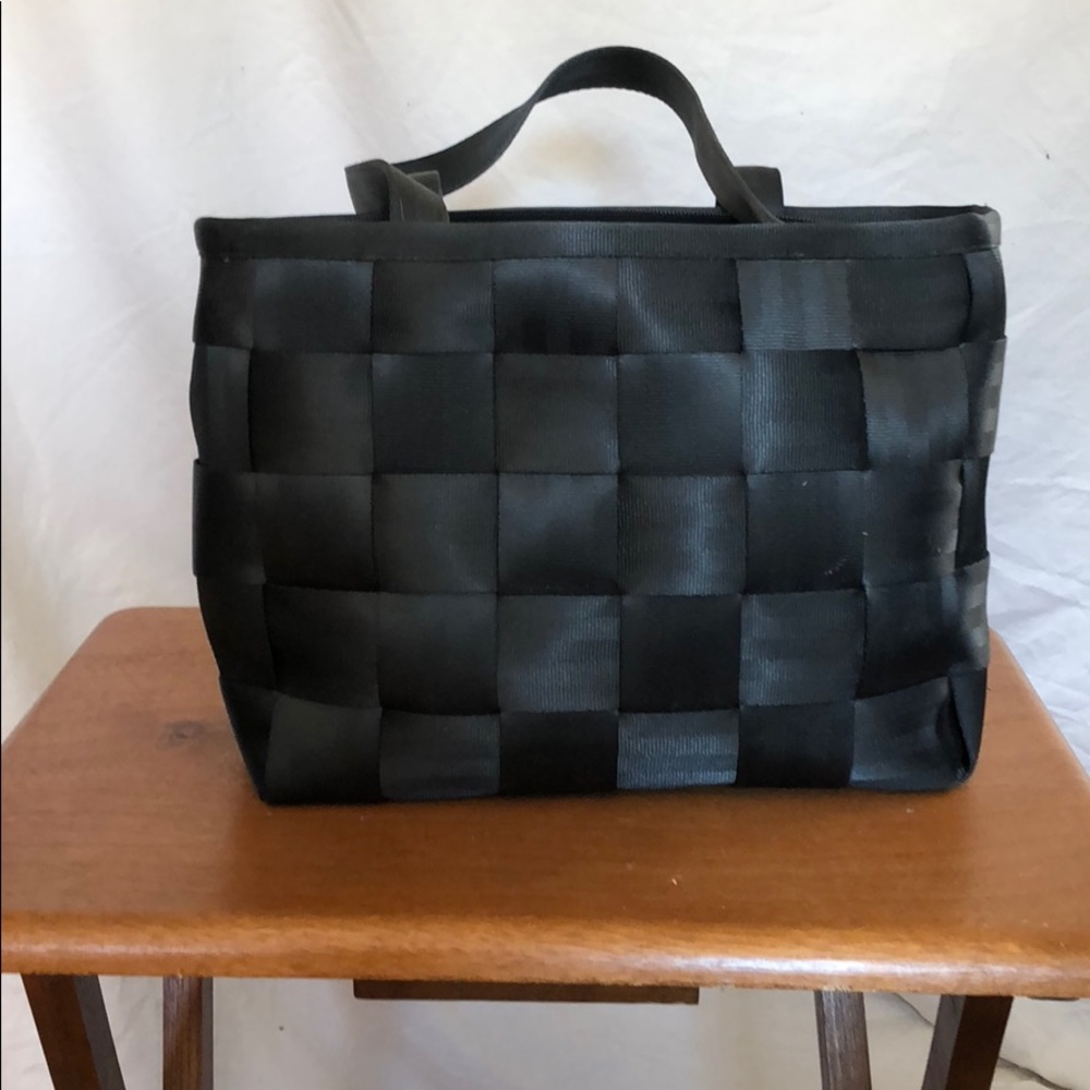 SEATBELT PURSE With No Wear or Tear